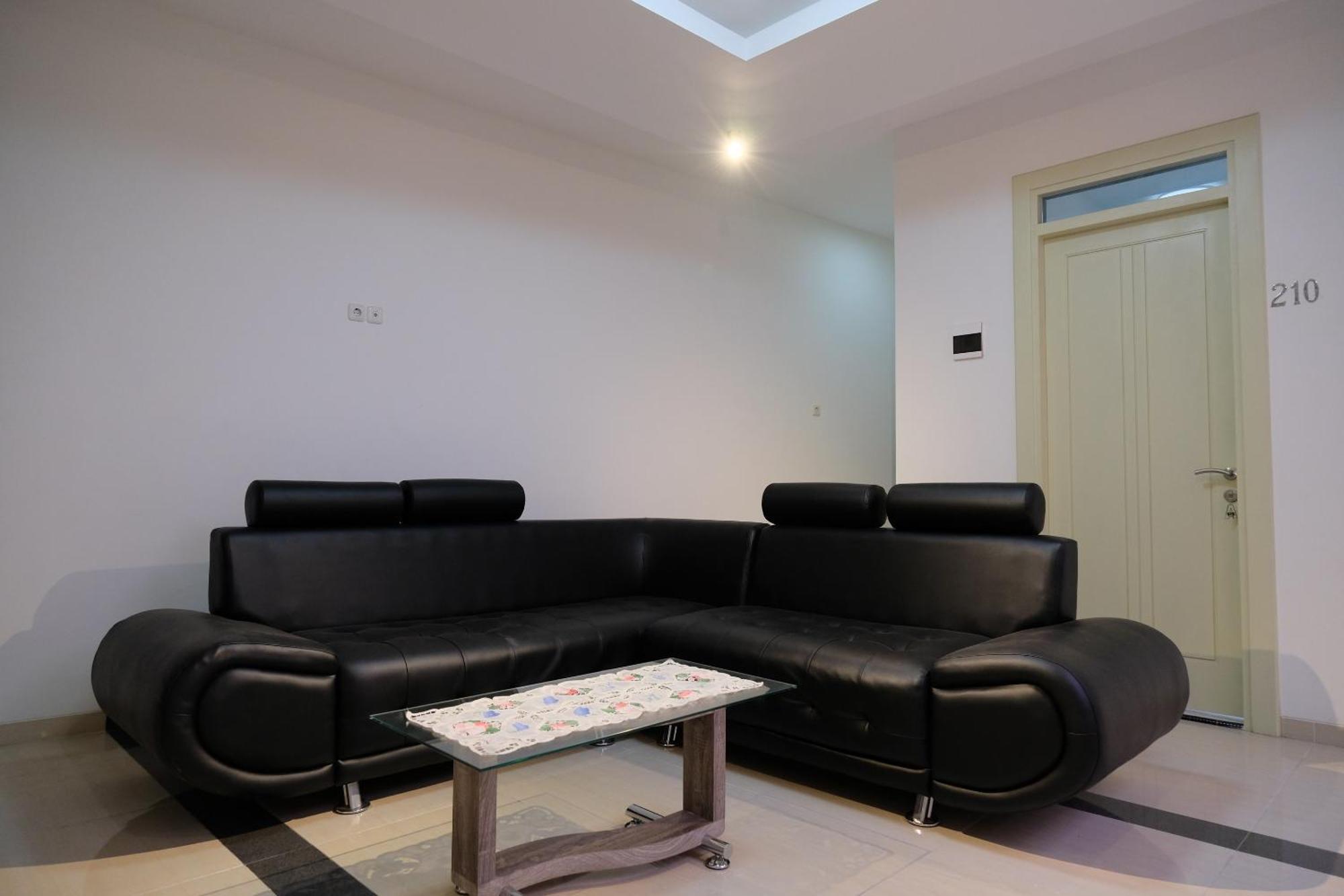 Hotel O Universitas Brawijaya Near Mall Dinoyo Malang Exterior photo
